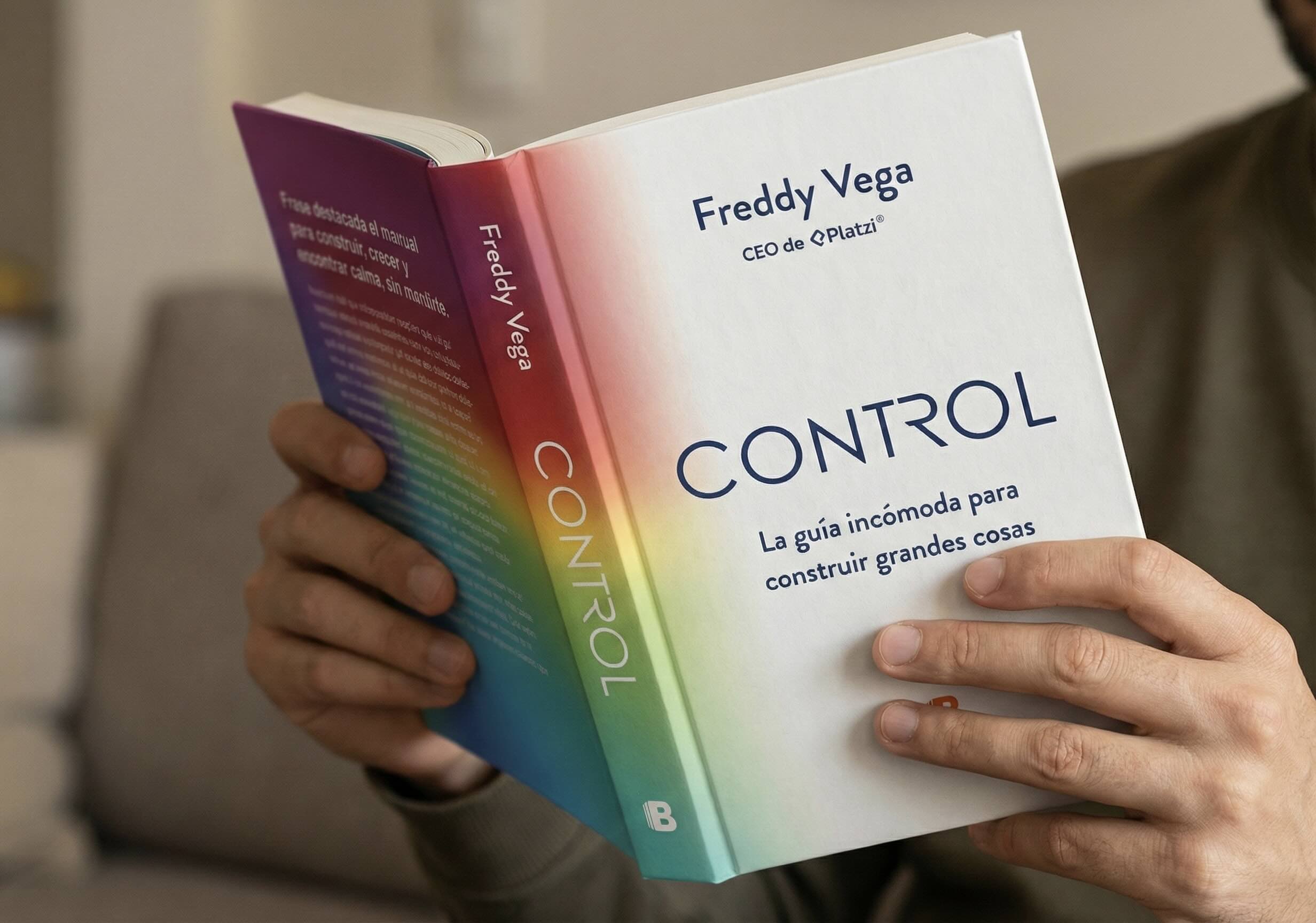 Persona leyendo CONTROL